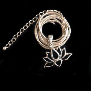 ✨ Sterling Silver Necklace w/Lotus Blossom Pendant ✨